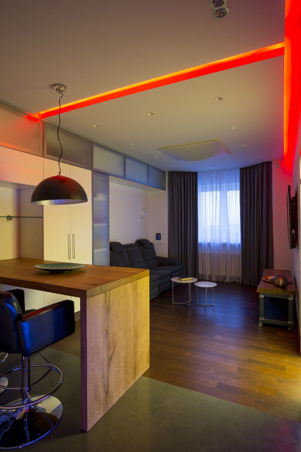 الإضاءة في تصميم شقة من غرفتين مساحتها 43 مترًا مربعًا. م.