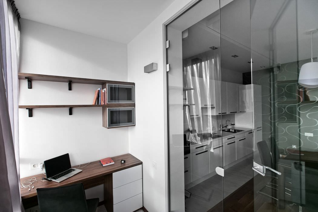 een kantoor in het ontwerp van een appartement van 64 m². m.