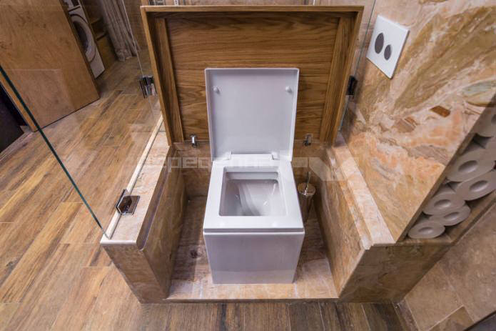 cuvette de toilette rectangulaire dans un design de grande salle de bain