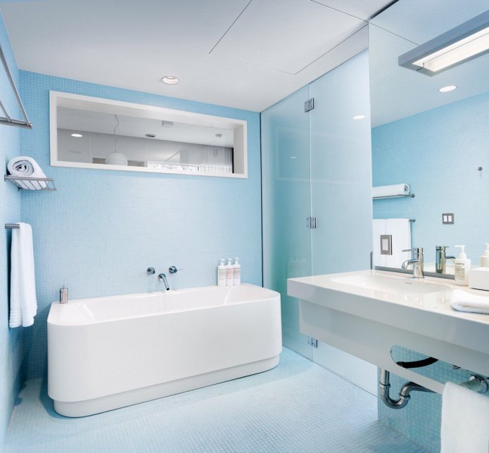 Phòng tắm màu xanh lam