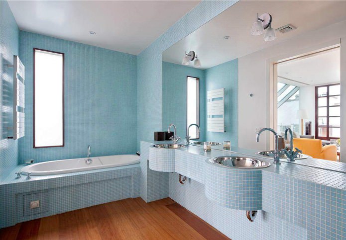 дизайн на баня със синя мозайка