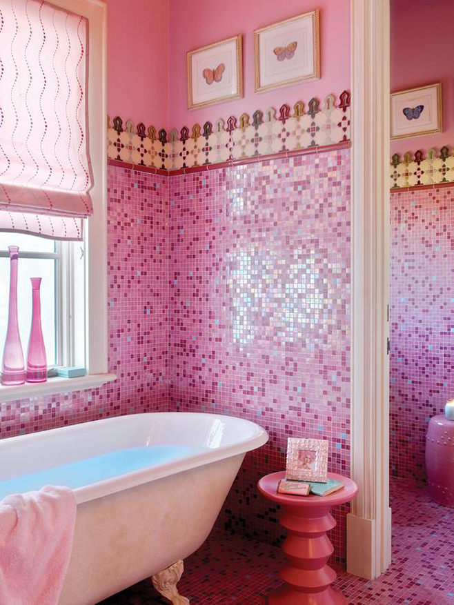 kylpyhuone vaaleanpunaisella