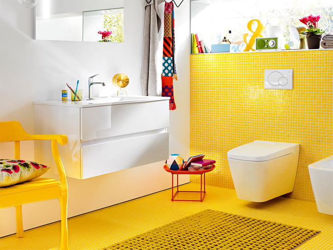 μπάνιο με κίτρινο χρώμα