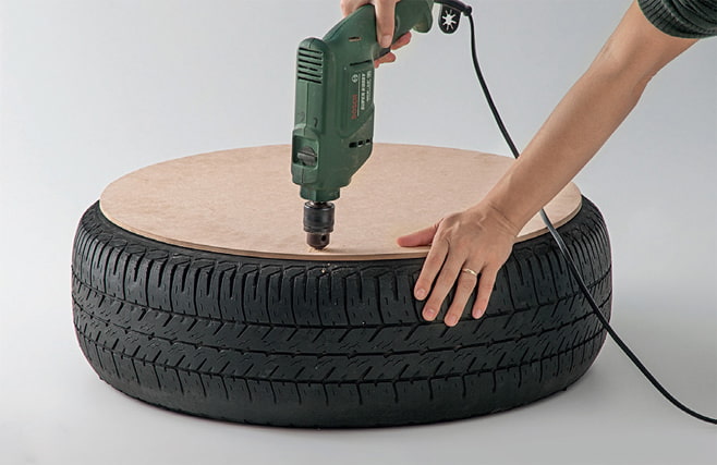 Otomà de bricolatge fabricat amb pneumàtics