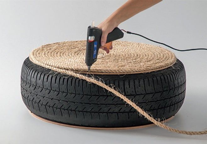 Pouf de bricolage fait de pneus