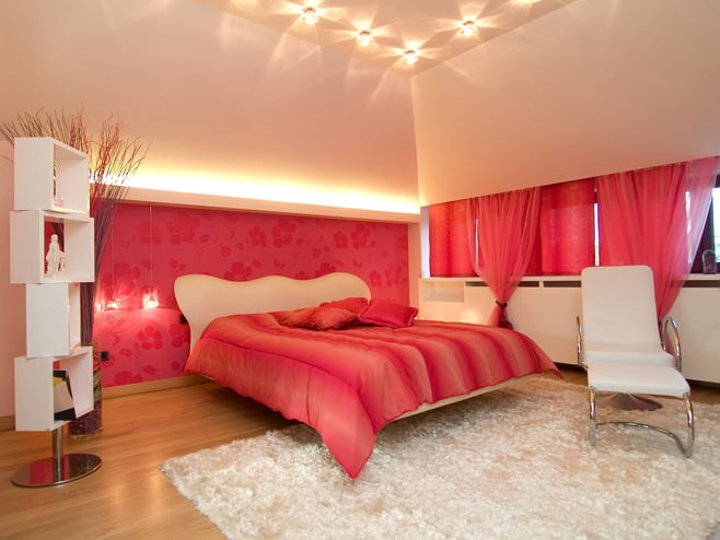 חדר שינה בצבע אדום