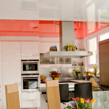 Възможности за дизайн на опънати тавани в кухнята-17