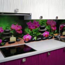 Кухненска престилка с цветя: дизайнерски характеристики, видове материали-3