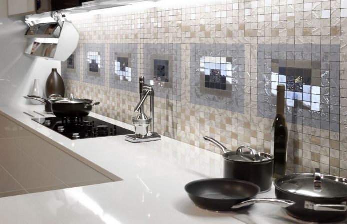 Grembiule da cucina in mosaico: foto, design, revisione dei materiali