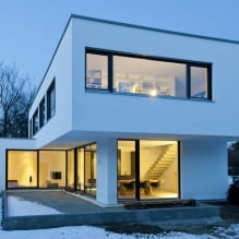 בתים עם חלונות פנורמיים: 70 תמונות ופתרונות מעוררי השראה הטובים ביותר -11
