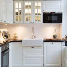 Baltas virtuves dizains ar melnu galda virsmu: 80 labākās idejas, fotogrāfijas interjerā-21