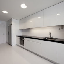 Baltos virtuvės su juodu stalviršiu dizainas: 80 geriausių idėjų, nuotraukos interjere-4