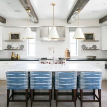Progettazione di una cucina bianca con un piano di lavoro nero: 80 migliori idee, foto all'interno-12