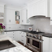 Progettazione di una cucina bianca con un piano di lavoro nero: 80 migliori idee, foto all'interno-19