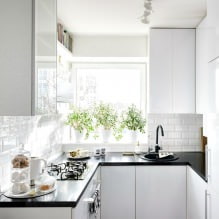 Návrh bílé kuchyně s černou deskou: 80 nejlepších nápadů, fotografie v interiéru-24