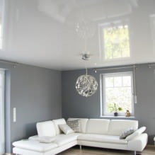 Glanzende spanplafonds: foto, ontwerp, weergaven, kleurselectie, overzicht per kamer-44
