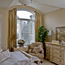 Дизайн на стая със златни завеси: избор на плат, комбинации, видове завеси, 70 снимки -10