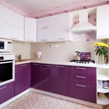 Violetti setti keittiössä: muotoilu, yhdistelmät, tyylin valinta, tapetti ja verhot-3