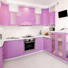 Violetti setti keittiössä: muotoilu, yhdistelmät, tyylin valinta, tapetti ja verhot-0