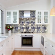 Witte keukenset: kenmerken naar keuze, combinatie, 70 foto's in het interieur-22