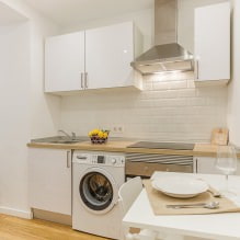 Valkoinen keittiö, jossa on puinen työtaso: 60 modernia valokuvaa ja suunnitteluvaihtoehtoa - 14