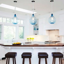 Cucina bianca con piano di lavoro in legno: 60 foto moderne e opzioni di design-7