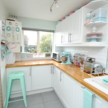 Bucătărie albă cu blat din lemn: 60 de fotografii moderne și opțiuni de design-0