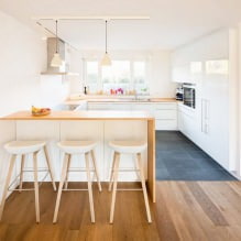 Biela kuchyňa s doskou z dreva: 60 moderných fotografií a možností dizajnu-13