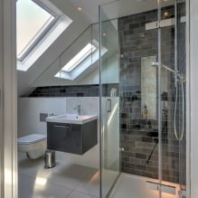 עיצוב חדר אמבטיה בעליית הגג: תכונות גימור, צבע, סגנון, בחירת וילונות, 65 תמונות -7