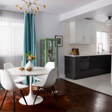 Rèm cửa màu xanh ngọc hiện đại trong nội thất: tính năng, sự kết hợp, loại và thiết kế-10