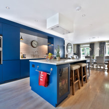 Kuva keittiön suunnittelusta, jossa on sininen sarja 0