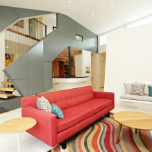 Sarkans dīvāns interjerā: veidi, dizains, kombinācija ar tapetēm un aizkariem-33