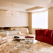 Червен диван в интериора: видове, дизайн, комбинация с тапети и завеси-16