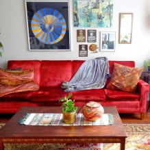 Sarkans dīvāns interjerā: veidi, dizains, kombinācija ar tapetēm un aizkariem-34