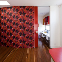 Paper pintat de bordeus a les parets: tipus, disseny, tonalitats, combinació amb altres colors, cortines, mobles-1