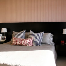 Giấy dán tường màu hồng trong nội thất: loại, ý tưởng thiết kế, sắc thái, sự kết hợp với các màu khác-2