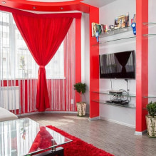 Cortines vermelles a l'interior: tipus, teixits, disseny, combinació amb fons de pantalla, decoració, estil-0