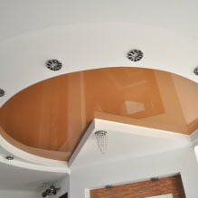 Kombinované sádrokartonové a napínací stropy: design, barevné kombinace, fotografie v interiéru-2