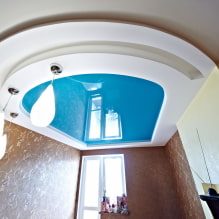 Kombinované sadrokartónové dosky a strečové stropy: dizajn, farebné kombinácie, fotografia v interiéri-4