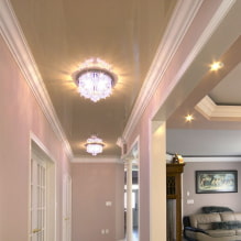 Koridor ve koridorda gergi tavan: yapı türleri, dokular, şekiller, aydınlatma, renk, tasarım-0