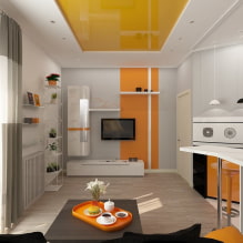Dvojfarebné strečové stropy: typy, kombinácie, dizajn, formy zlepenia v dvoch farbách, fotografia v interiéri-6