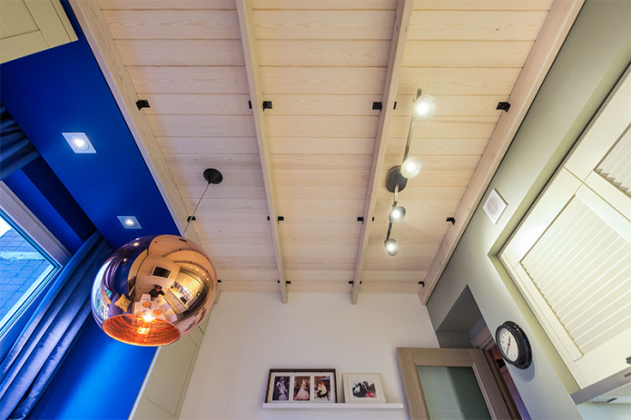 Obkladový strop: typy, dizajnové nápady, farba, tvarová dekorácia, osvetlenie