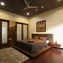 Plafond marron : design, types (stretch, placoplâtre, etc.), combinaisons, éclairage-0