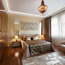 Tavan în dormitor: design, tipuri, culoare, modele cret, iluminat, exemple în interior-4