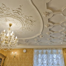 Types de décor de plafond : poutres, filets, moulures en stuc, autocollants, moulures, peinture, fresques, impression photo, etc.-8