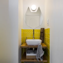 De keuze van een spiegel in de badkamer: soorten, vormen, decor, kleur, opties met een patroon, achtergrondverlichting-0