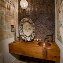 Valget af et spejl på badeværelset: typer, former, indretning, farve, muligheder med et mønster, baggrundsbelysning-8