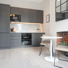 Gương trong nhà bếp: loại, hình dạng, kích thước, thiết kế, các tùy chọn cho vị trí trong nội thất-2