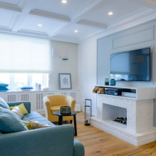 Olohuone, jossa on takka ja TV: näkymät, sijaintivaihtoehdot seinälle, ideoita huoneistoon ja taloon-8
