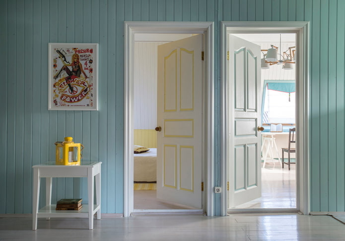 Světelné dveře v interiéru: typy, barvy, kombinace s podlahou, stěnami, nábytkem